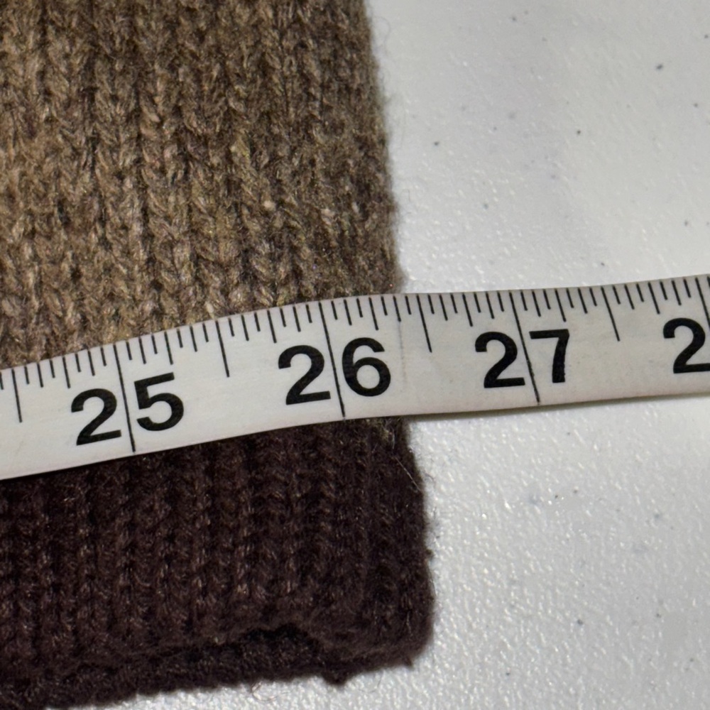 Victoria Jones Christmas Festive Cardigan with Holiday Motifs - Picture 13 of 14